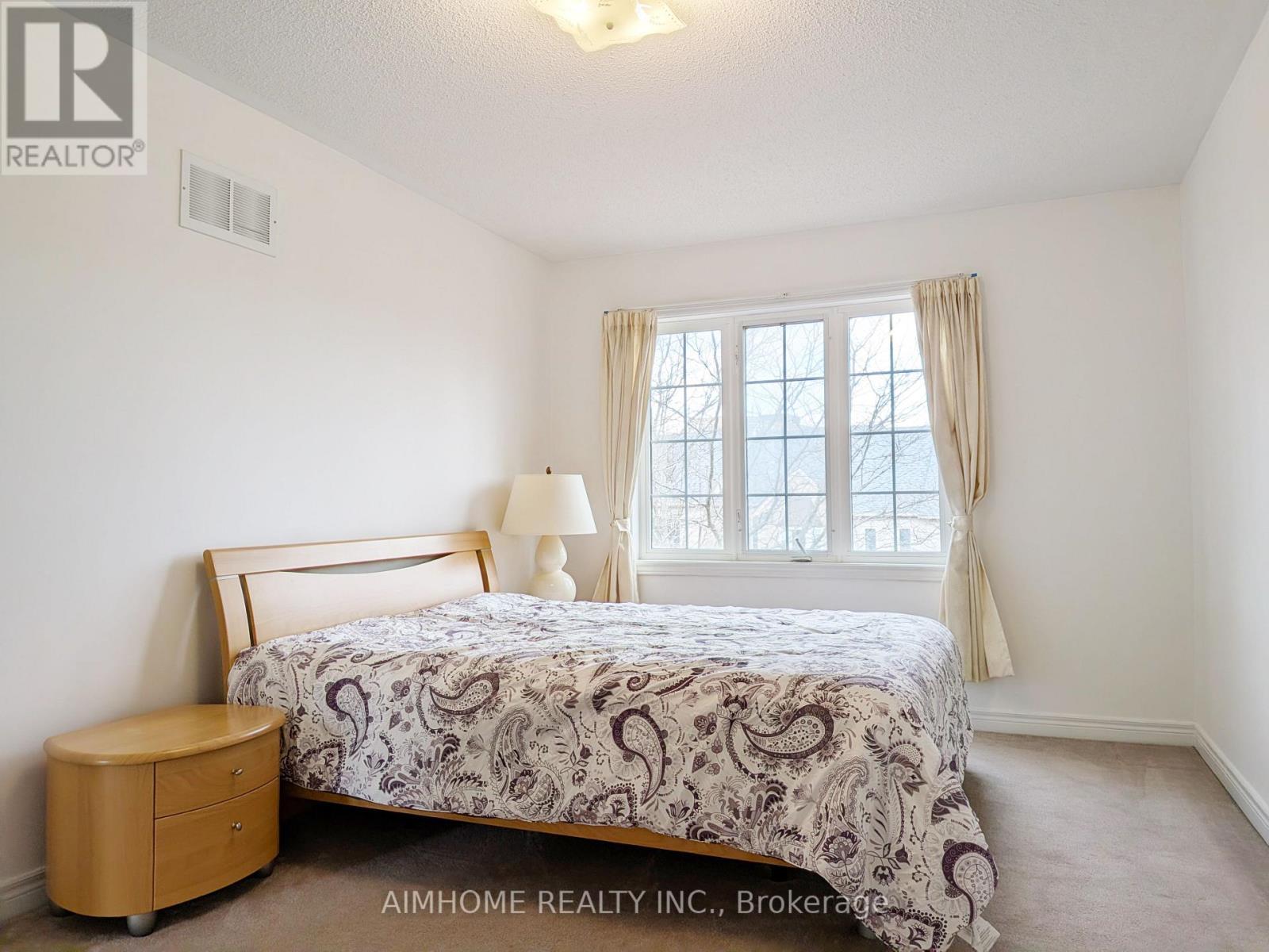 74 Sunway Square, Markham, ON - Indoor Photo Showing Bedroom