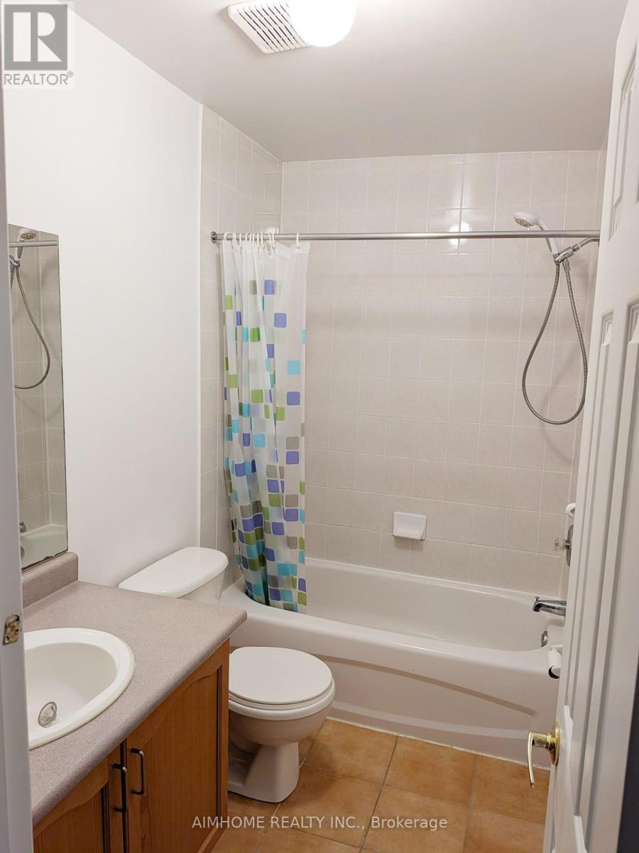 74 Sunway Square, Markham, ON - Indoor Photo Showing Bathroom