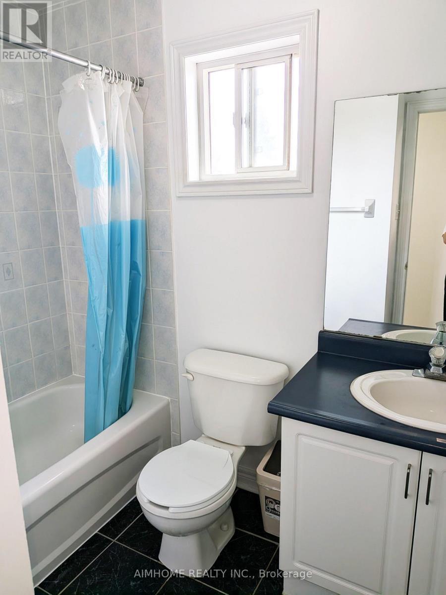 74 Sunway Square, Markham, ON - Indoor Photo Showing Bathroom