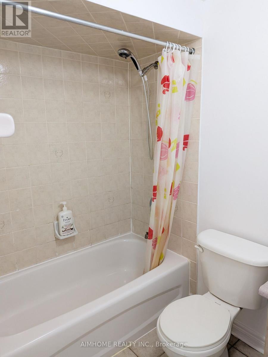 74 Sunway Square, Markham, ON - Indoor Photo Showing Bathroom