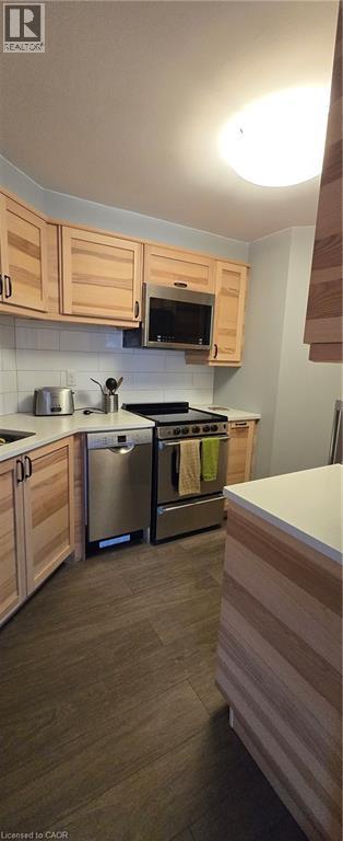 Kitchen w/ Stainless Steel Appliances - 175 E Hunter Street E Unit# 404, Hamilton, ON - Indoor Photo Showing Kitchen