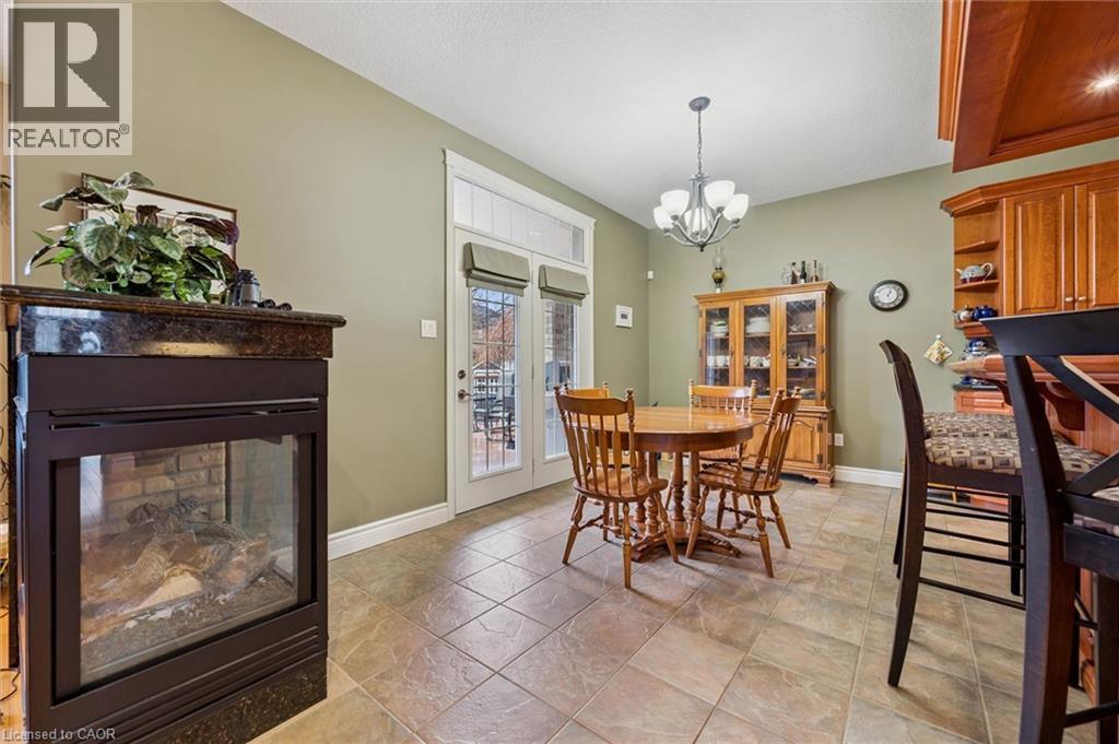 285 Deer Ridge Drive, Kitchener, ON - Indoor Photo Showing Dining Room