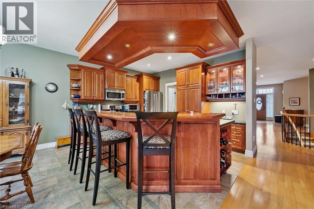 285 Deer Ridge Drive, Kitchener, ON - Indoor Photo Showing Dining Room
