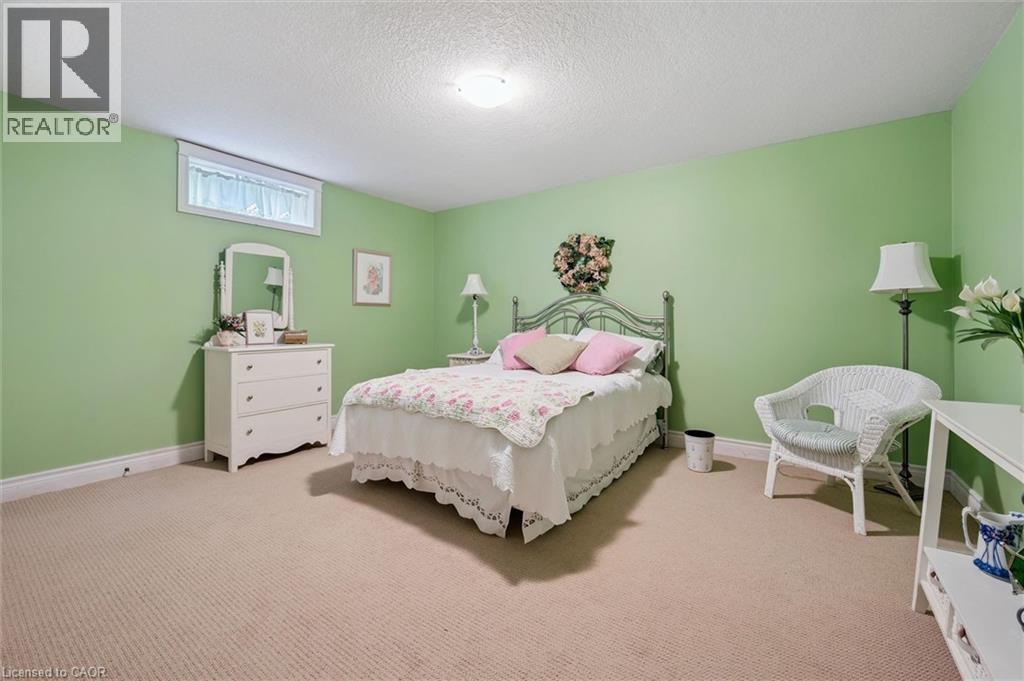 285 Deer Ridge Drive, Kitchener, ON - Indoor Photo Showing Bedroom