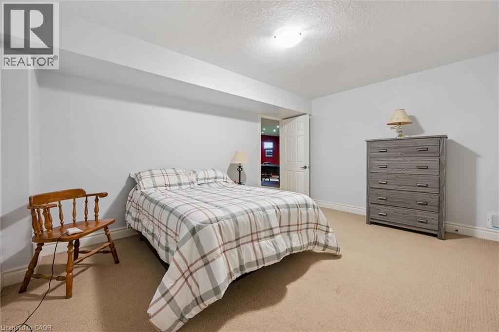 285 Deer Ridge Drive, Kitchener, ON - Indoor Photo Showing Bedroom