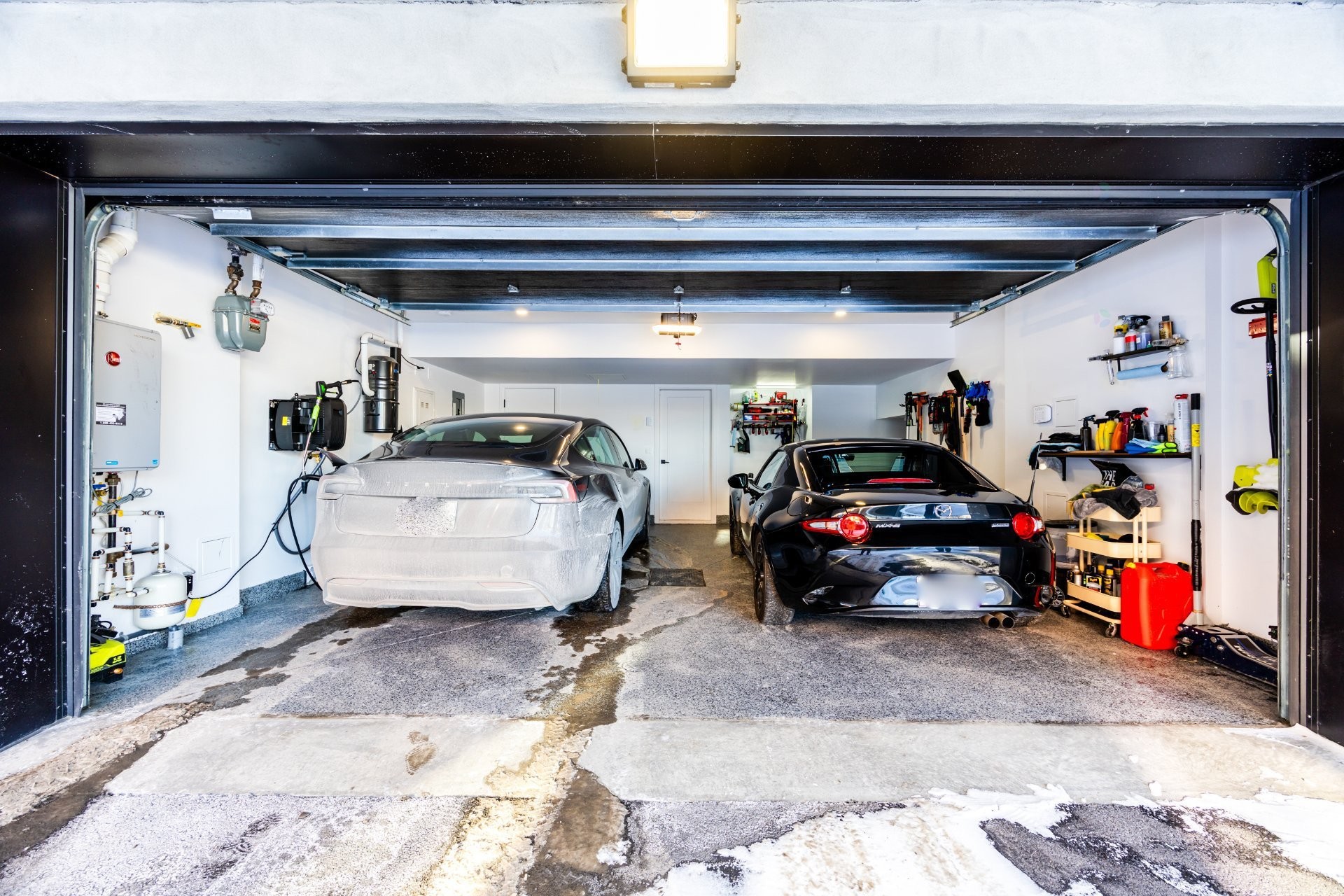 Garage - 111Z Av. Des Chênes, Candiac, QC - Indoor Photo Showing Garage