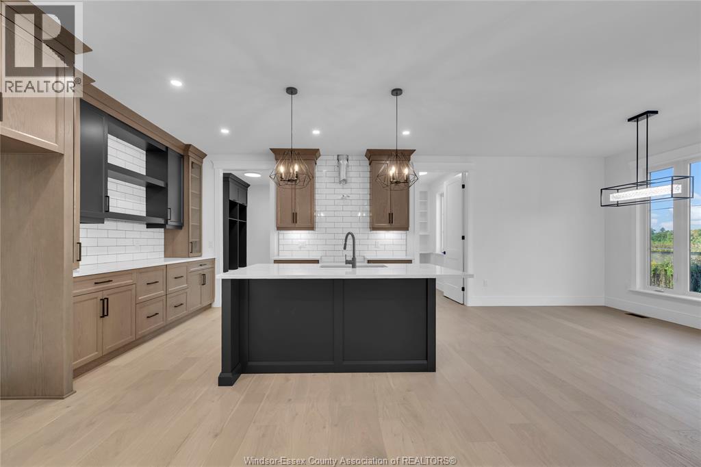 7355 Garnet, Mcgregor, ON - Indoor Photo Showing Kitchen With Upgraded Kitchen