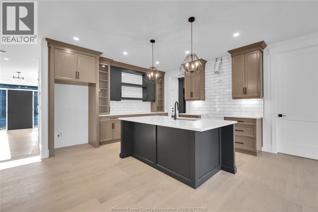 7355 Garnet, Mcgregor, ON - Indoor Photo Showing Kitchen With Upgraded Kitchen