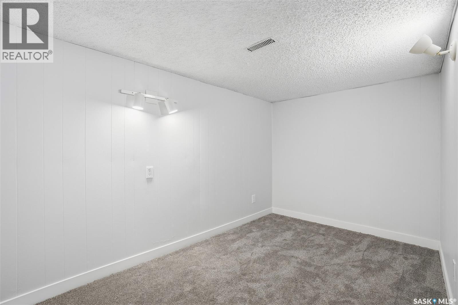 102 Dore Crescent, Saskatoon, SK - Indoor Photo Showing Other Room