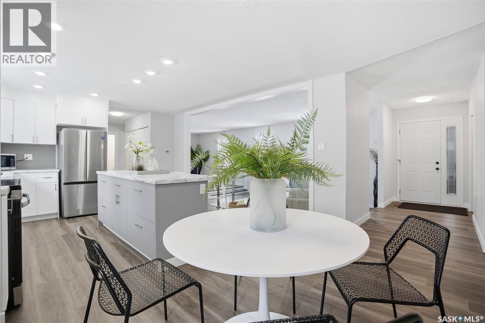 102 Dore Crescent, Saskatoon, SK - Indoor Photo Showing Dining Room