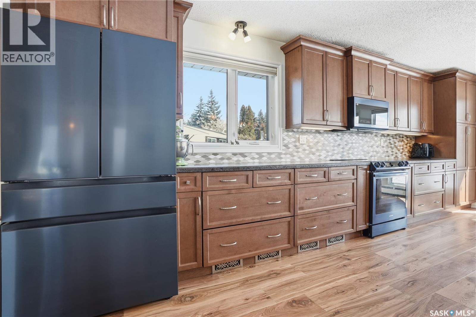 1643 General Crescent, Moose Jaw, SK - Indoor Photo Showing Kitchen With Stainless Steel Kitchen
