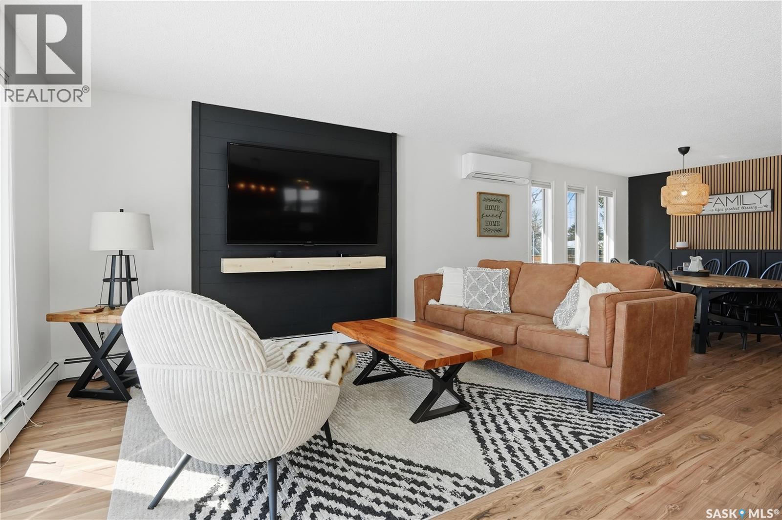 1643 General Crescent, Moose Jaw, SK - Indoor Photo Showing Living Room