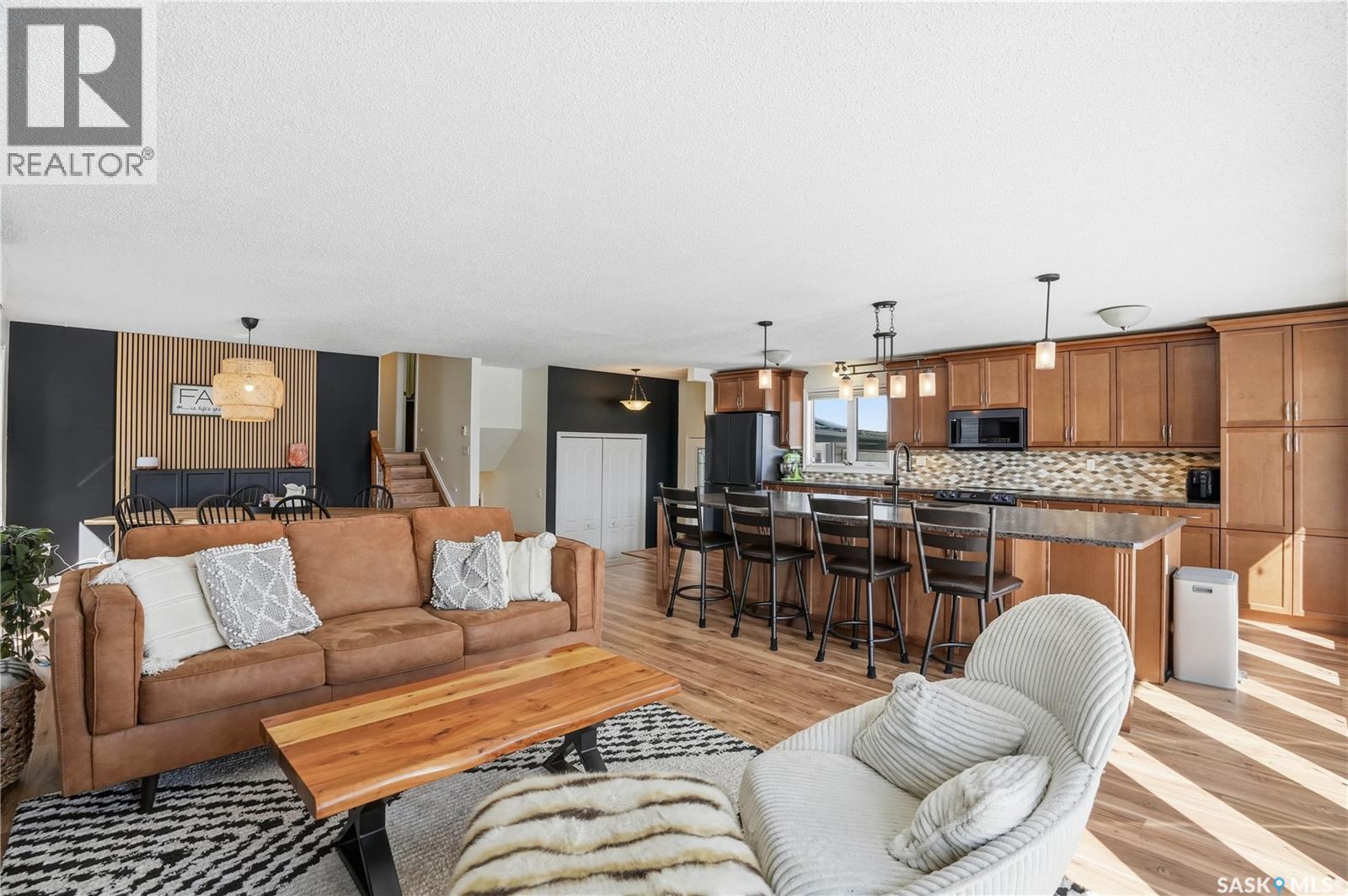 1643 General Crescent, Moose Jaw, SK - Indoor Photo Showing Living Room