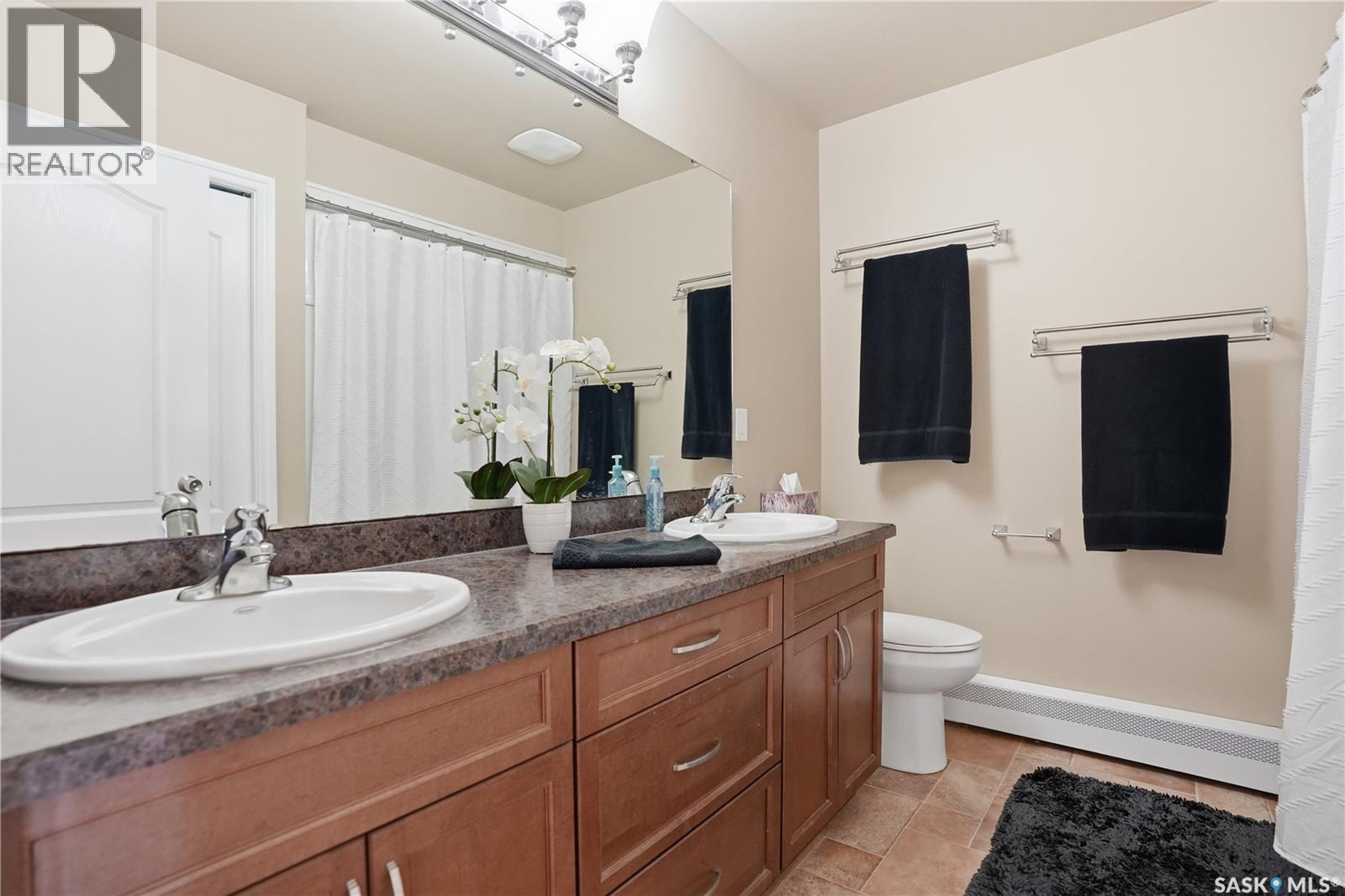 1643 General Crescent, Moose Jaw, SK - Indoor Photo Showing Bathroom