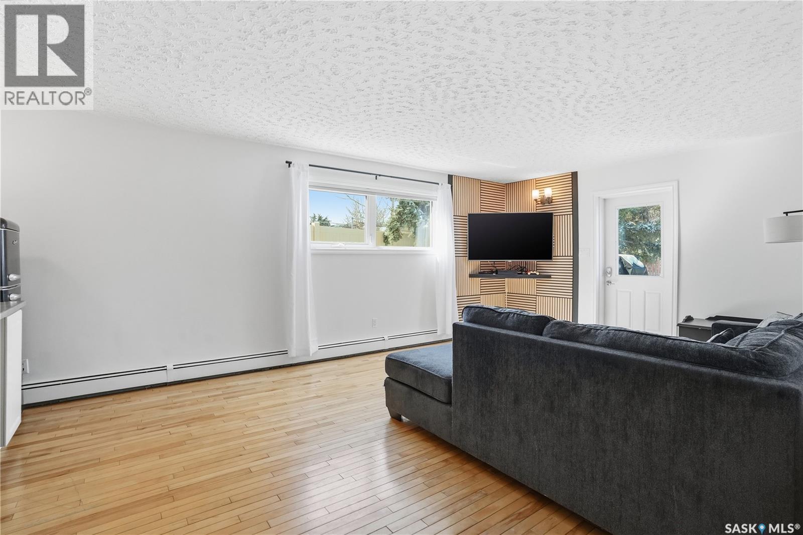1643 General Crescent, Moose Jaw, SK - Indoor Photo Showing Living Room