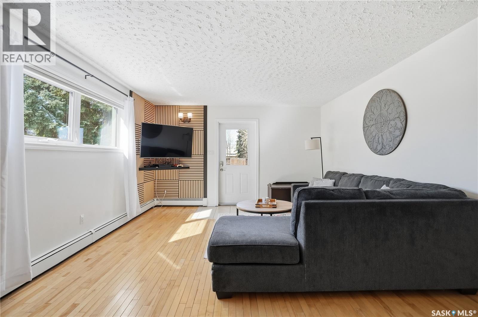 1643 General Crescent, Moose Jaw, SK - Indoor Photo Showing Living Room