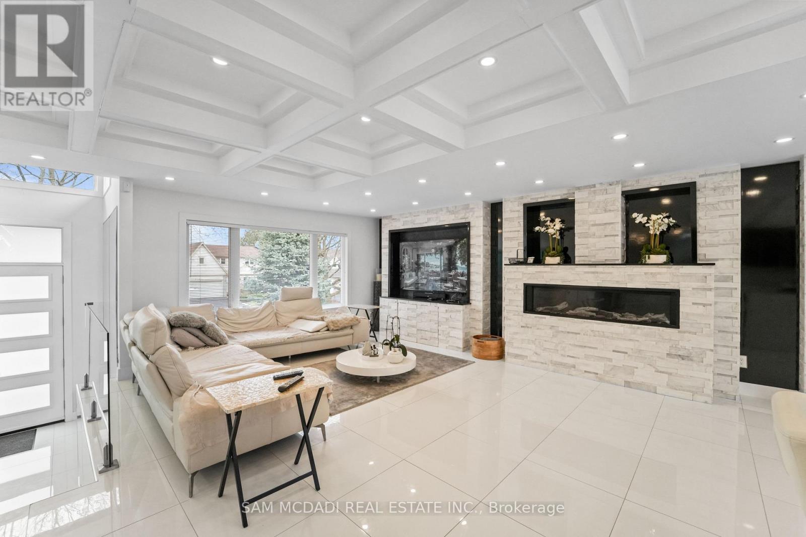 1434 Petrie Way, Mississauga, ON - Indoor With Fireplace