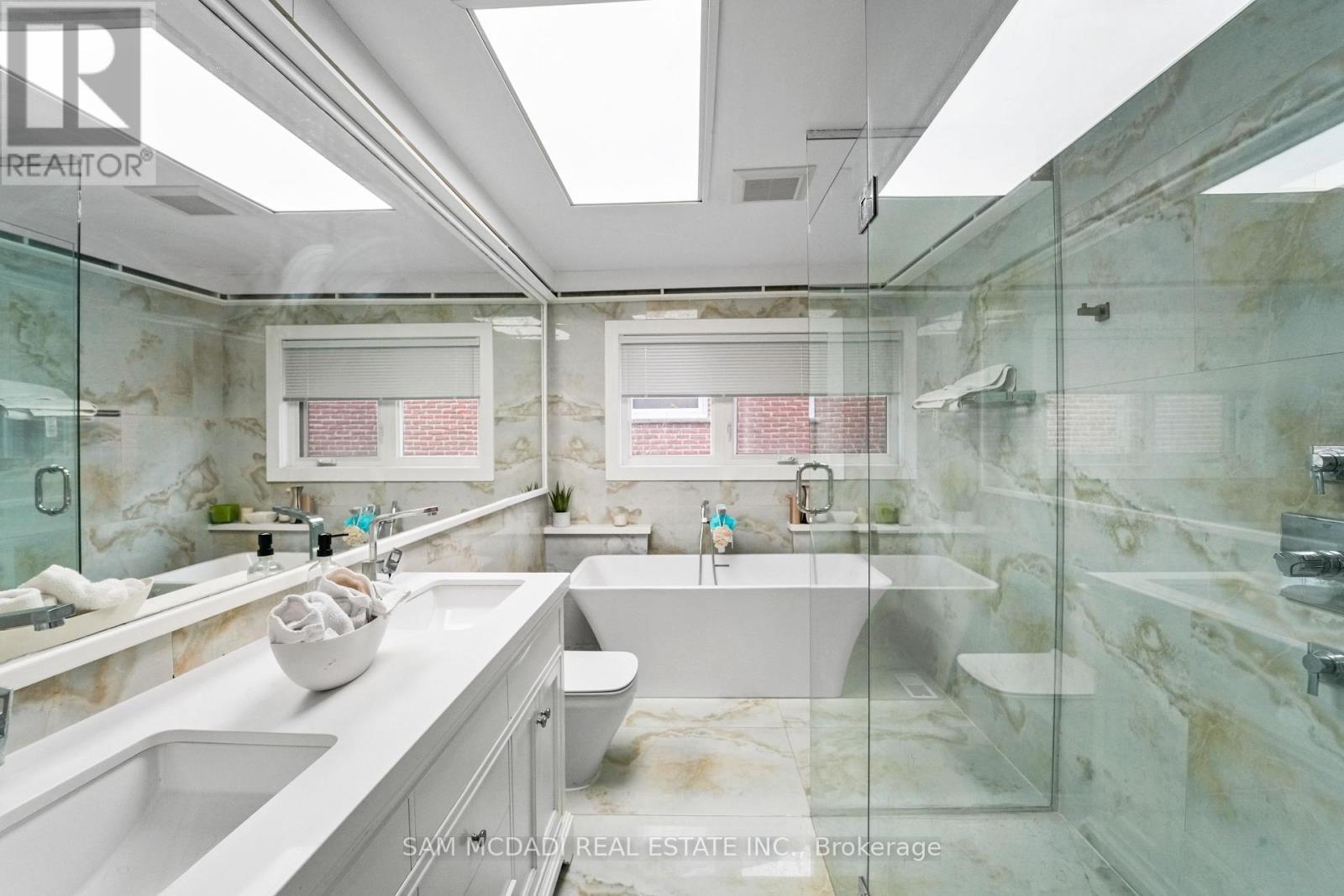 1434 Petrie Way, Mississauga, ON - Indoor Photo Showing Bathroom