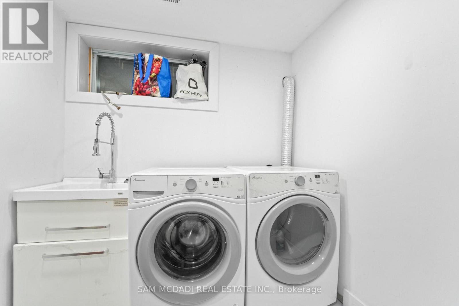 1434 Petrie Way, Mississauga, ON - Indoor Photo Showing Laundry Room
