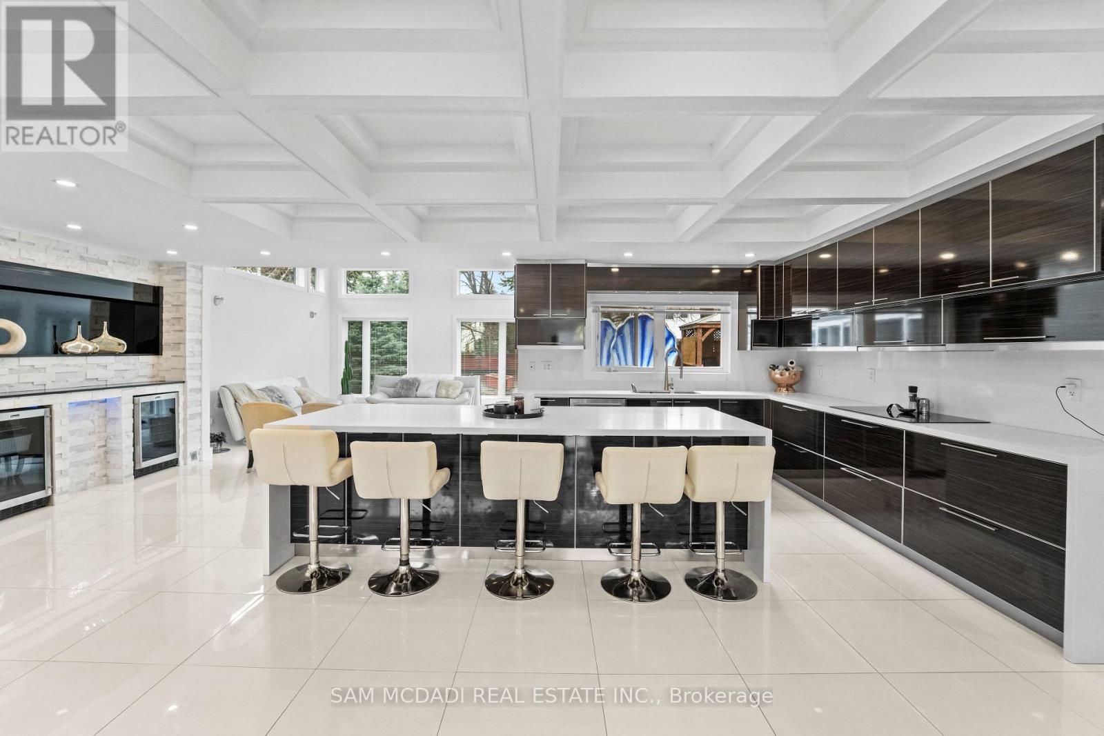 1434 Petrie Way, Mississauga, ON - Indoor Photo Showing Kitchen With Upgraded Kitchen