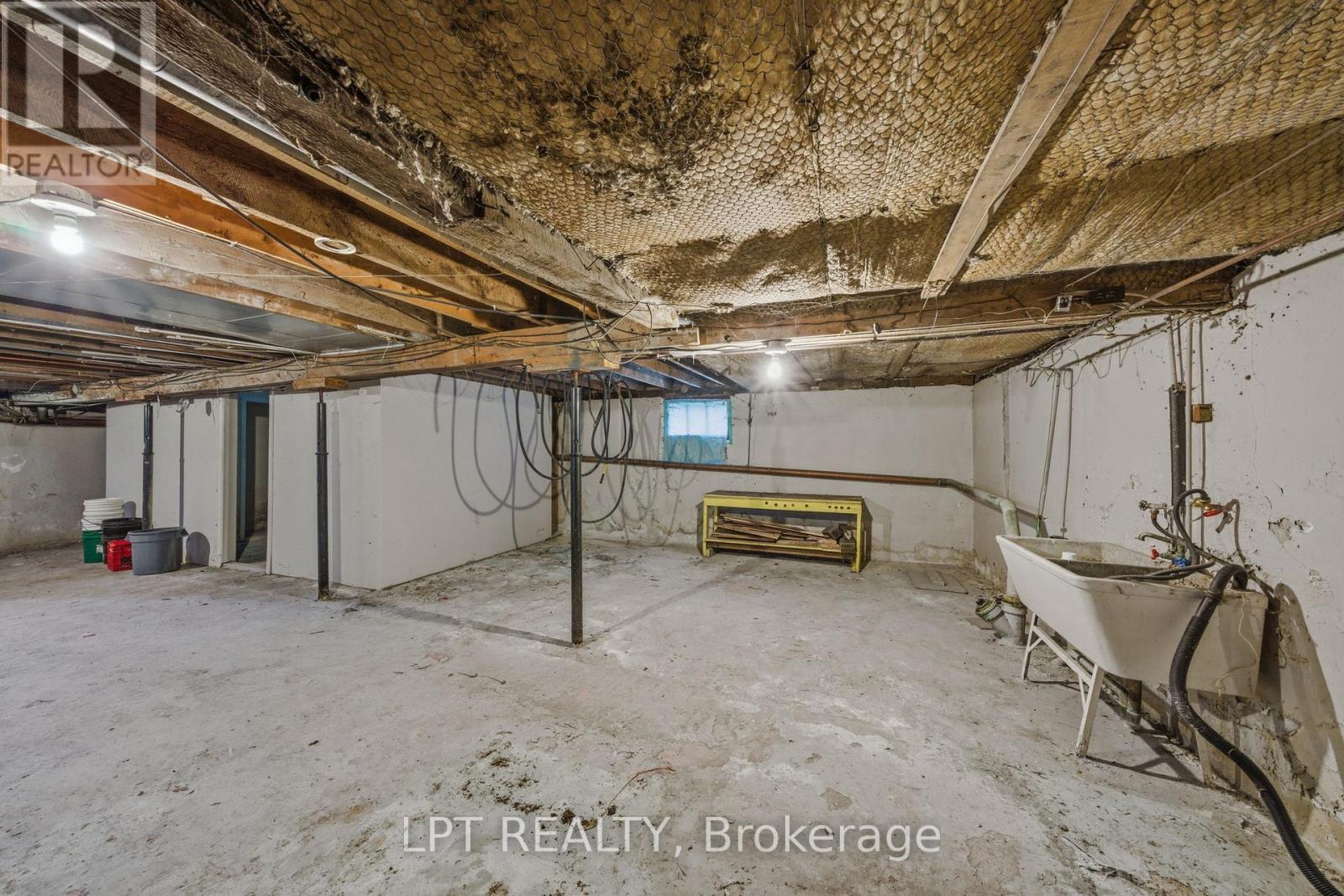 2838 Haughton Avenue, Ottawa, ON - Indoor Photo Showing Basement