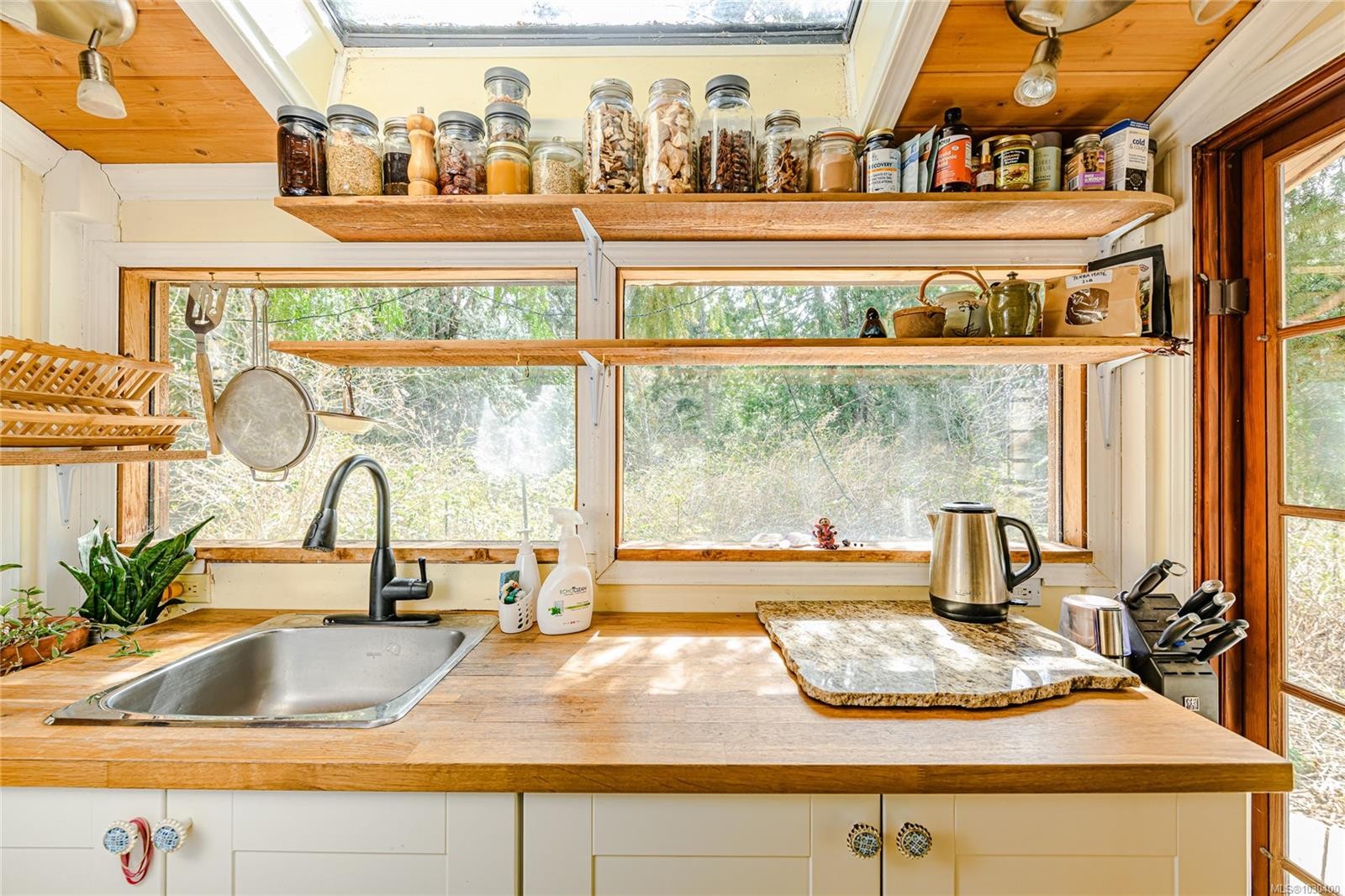 821 Fulford-Ganges Rd, Salt Spring, BC