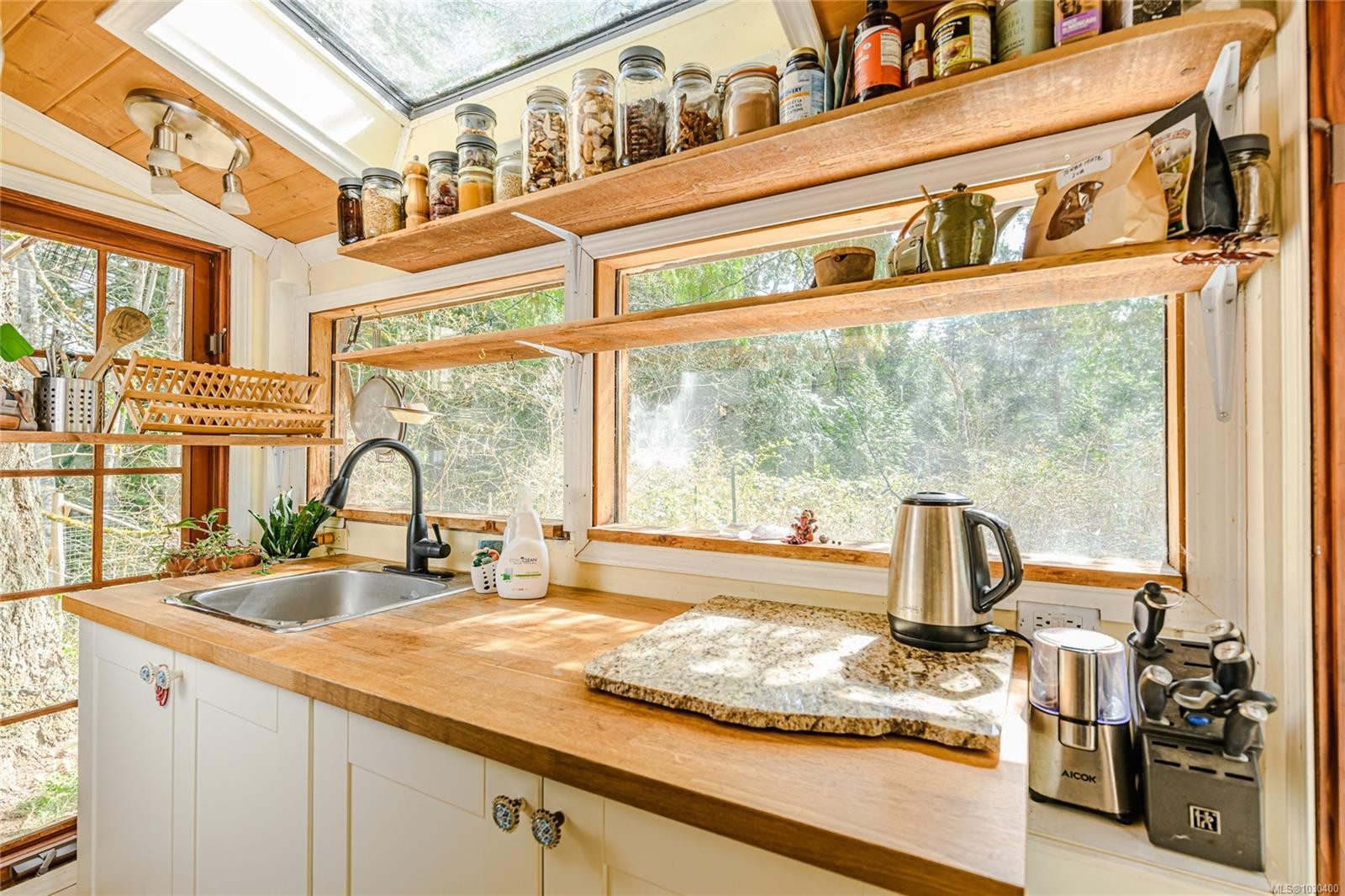 821 Fulford-Ganges Rd, Salt Spring, BC
