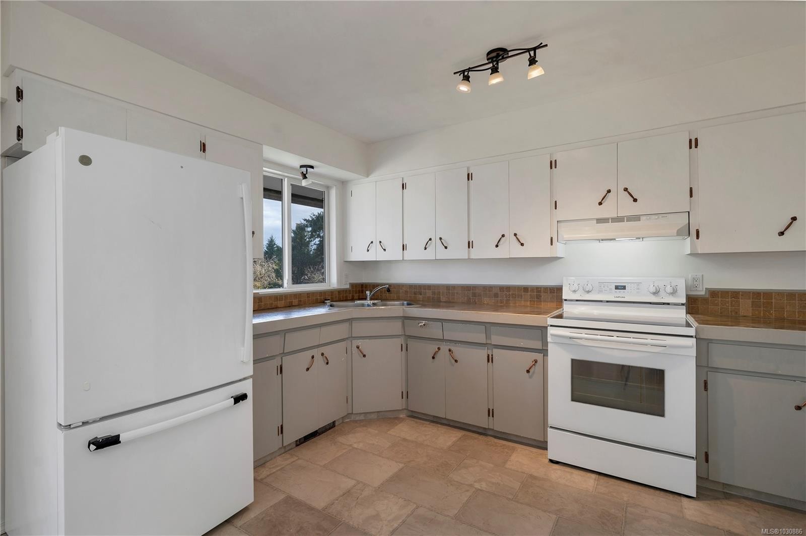 480 4Th Ave, Campbell River, BC