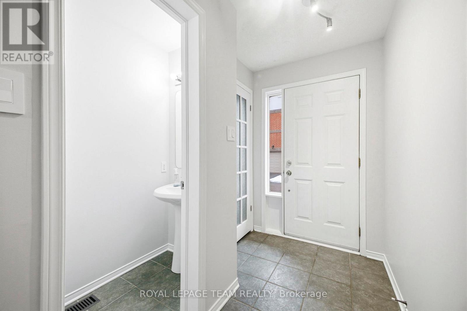 5 Island Creek Private, Ottawa, ON - Indoor Photo Showing Other Room