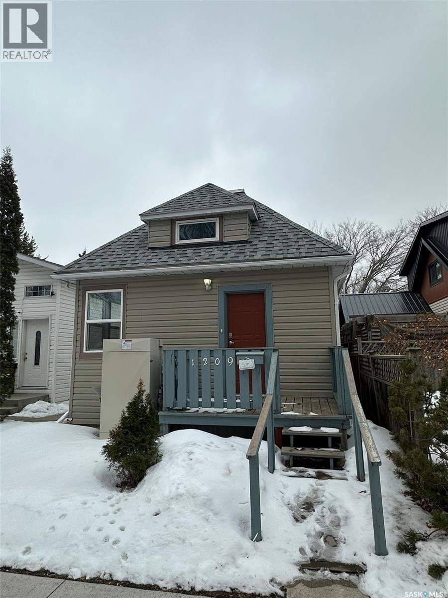 1209 K Avenue S, Saskatoon, SK - Outdoor