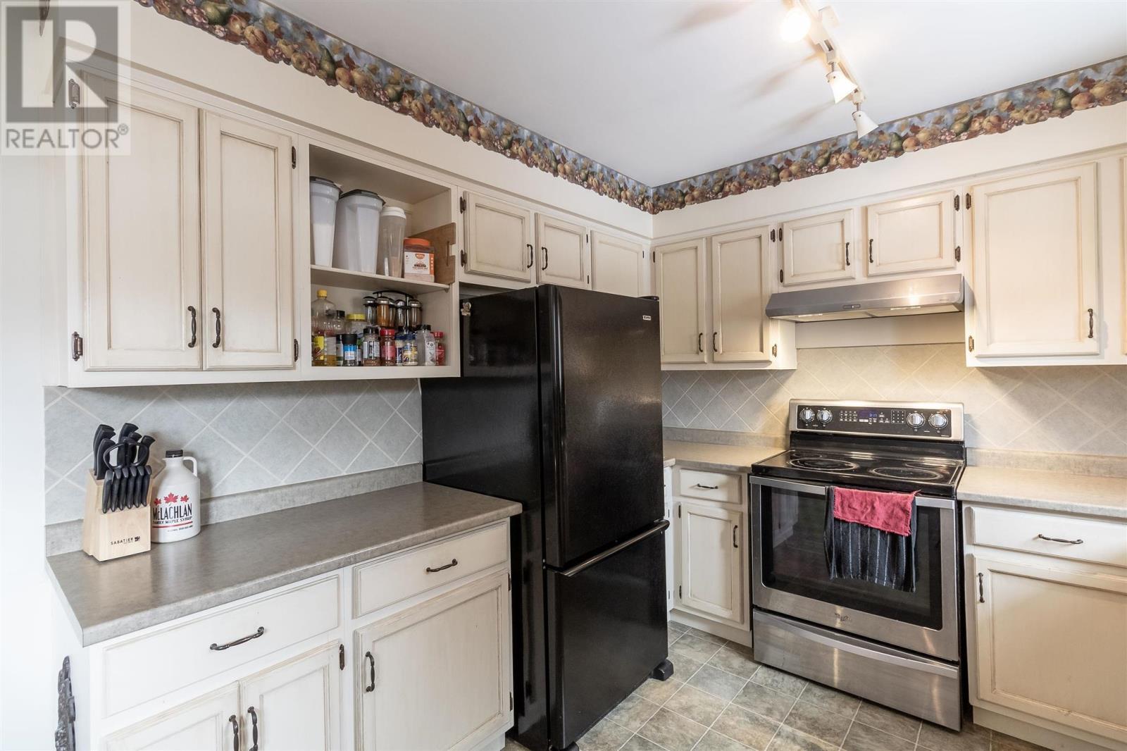 7 Golf Range Cres, Sault Ste. Marie, ON - Indoor Photo Showing Kitchen