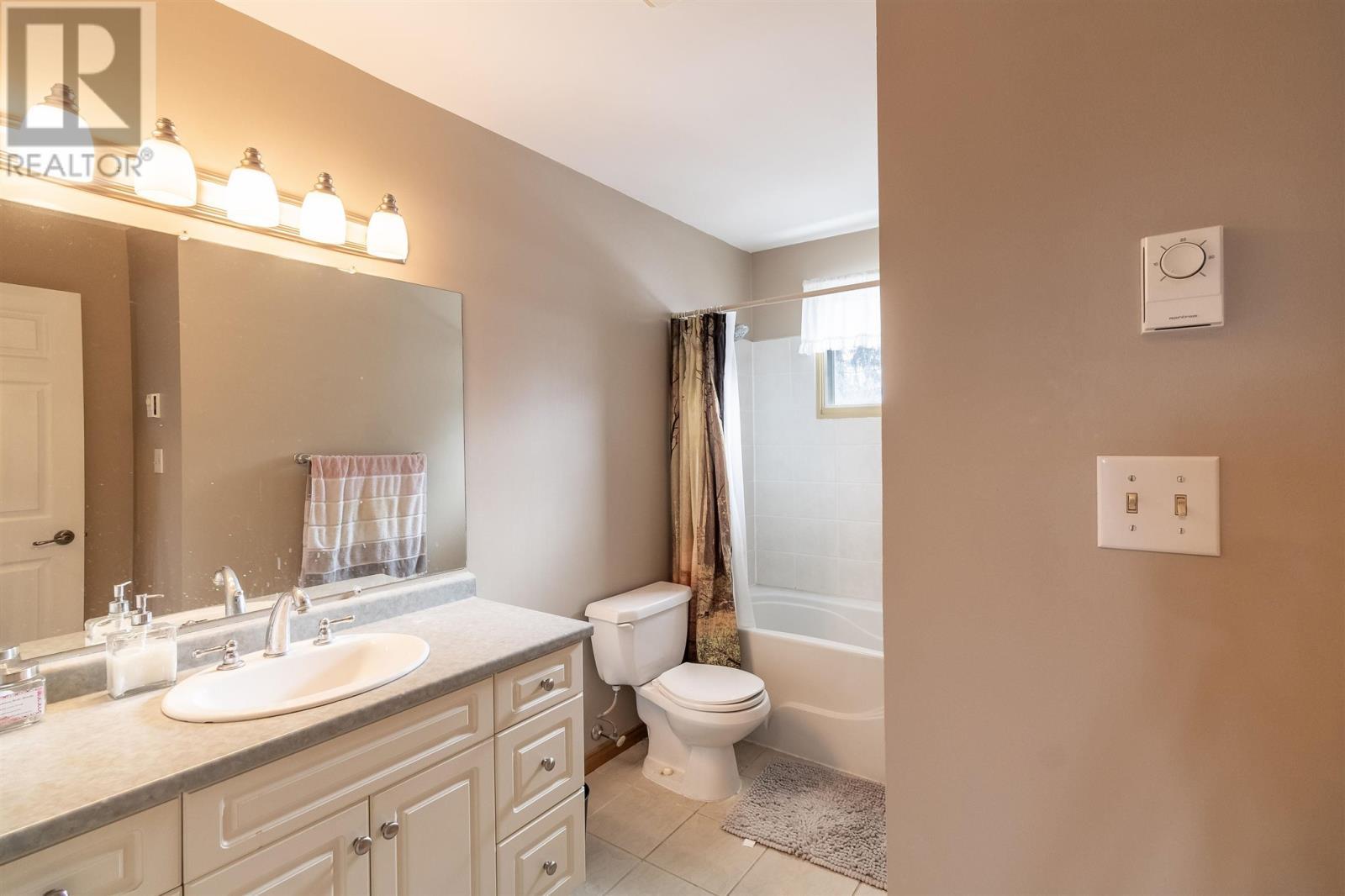 7 Golf Range Cres, Sault Ste. Marie, ON - Indoor Photo Showing Bathroom