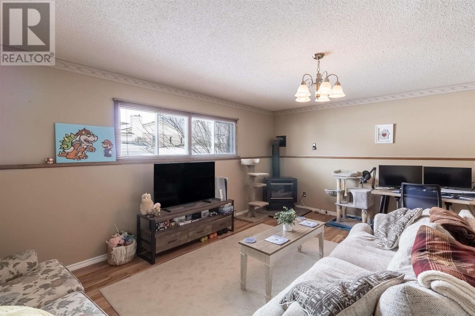 7 Golf Range Cres, Sault Ste. Marie, ON - Indoor Photo Showing Living Room