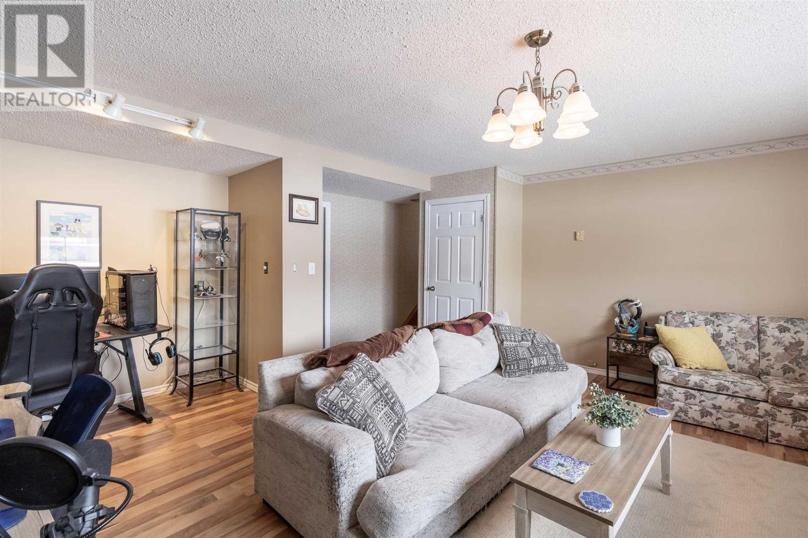 7 Golf Range Cres, Sault Ste. Marie, ON - Indoor Photo Showing Living Room