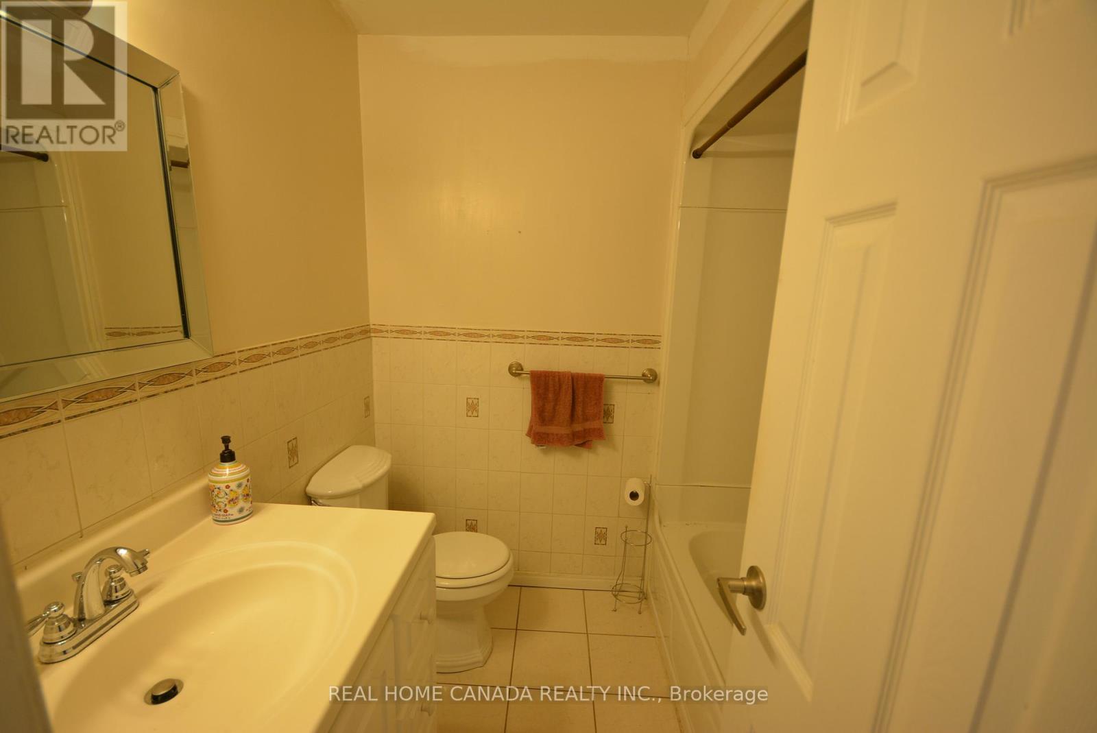 1463 Glen Rutley Circle, Mississauga, ON - Indoor Photo Showing Bathroom