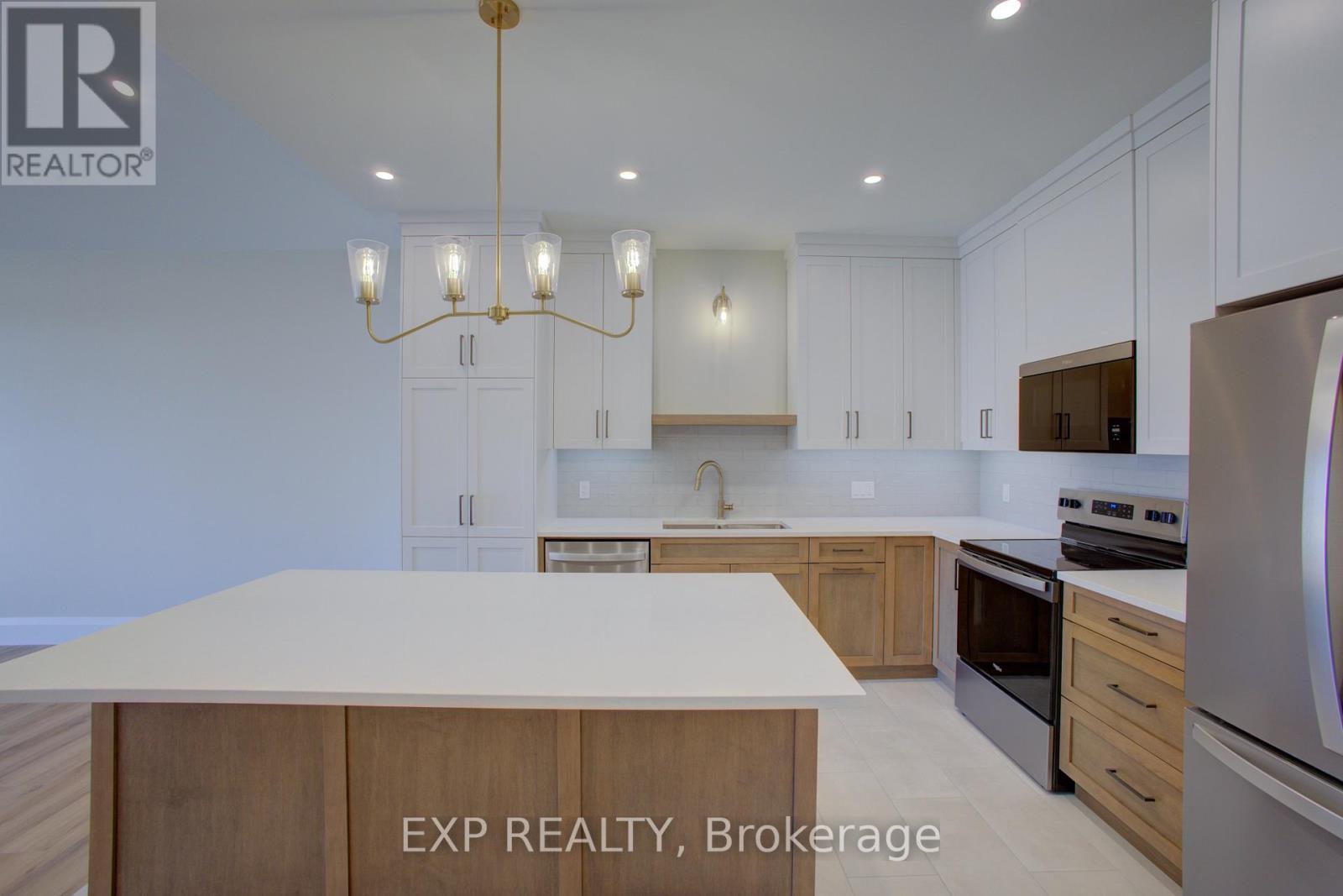 91 Bedell Drive, Mapleton, ON - Indoor Photo Showing Kitchen With Double Sink