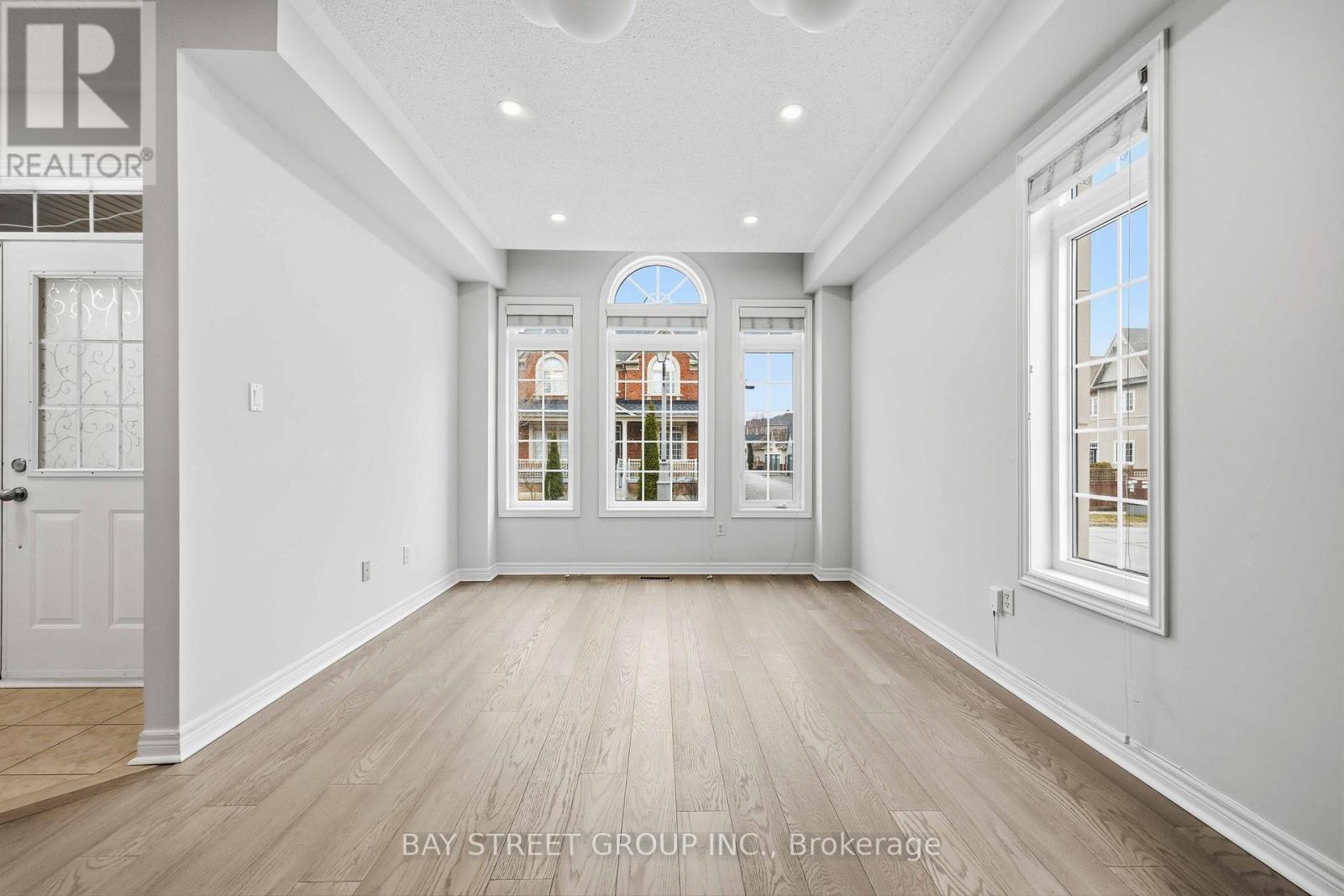 5 Tottenham Court, Markham, ON - Indoor Photo Showing Other Room