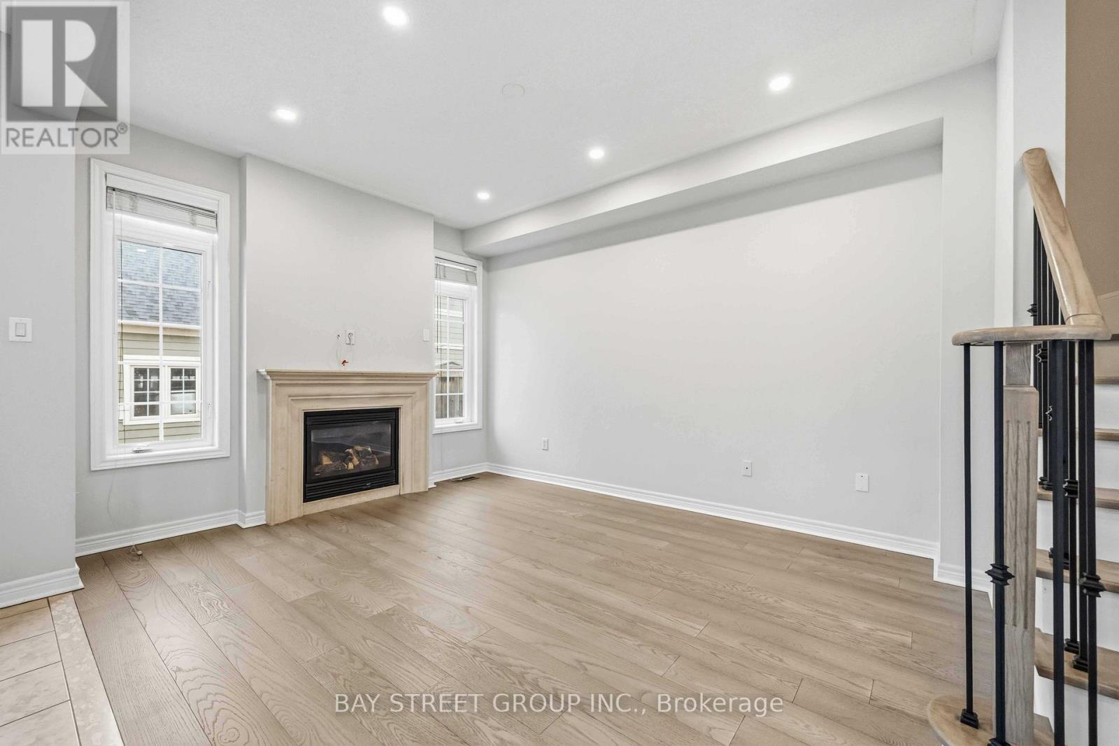 5 Tottenham Court, Markham, ON - Indoor Photo Showing Other Room With Fireplace