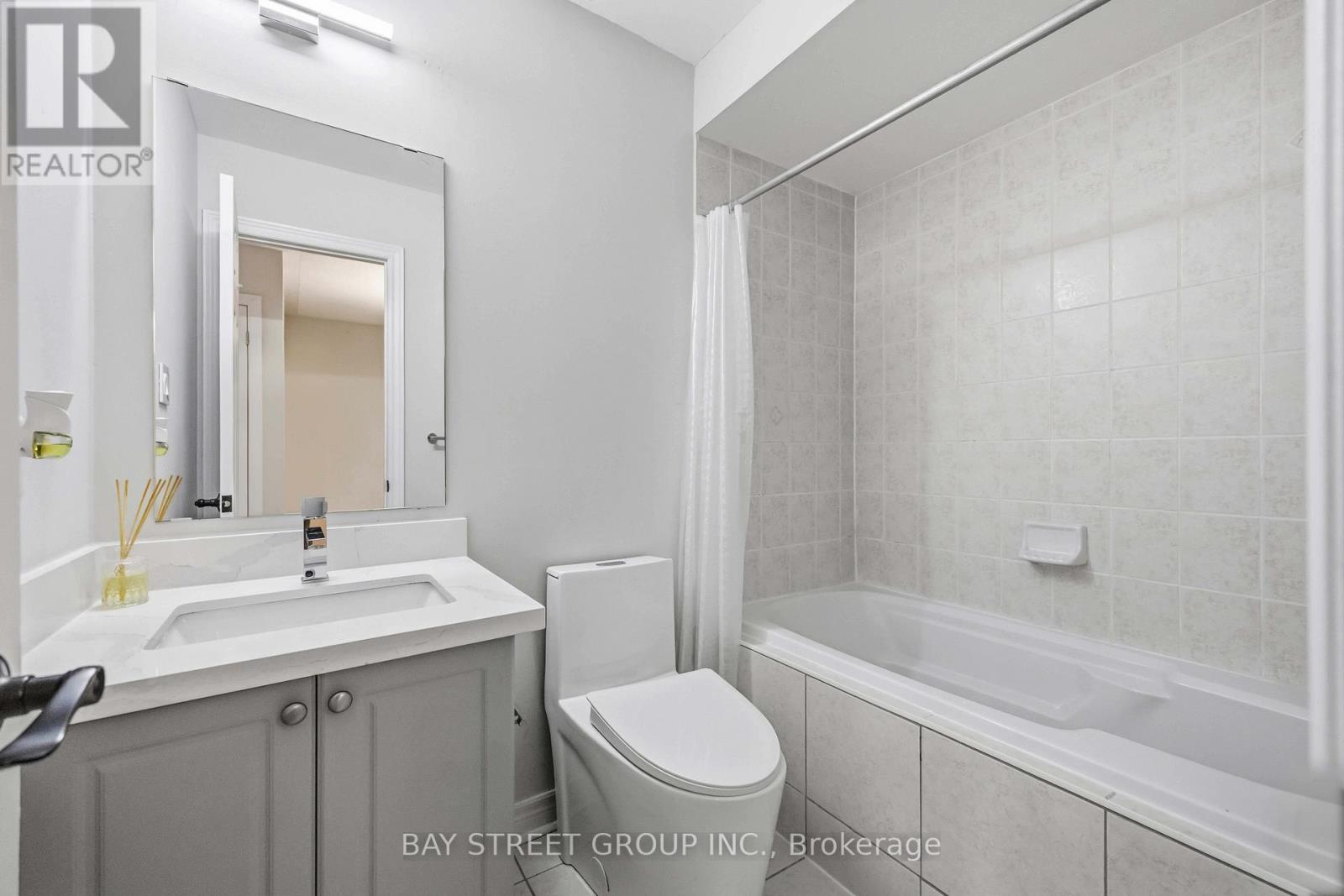 5 Tottenham Court, Markham, ON - Indoor Photo Showing Bathroom