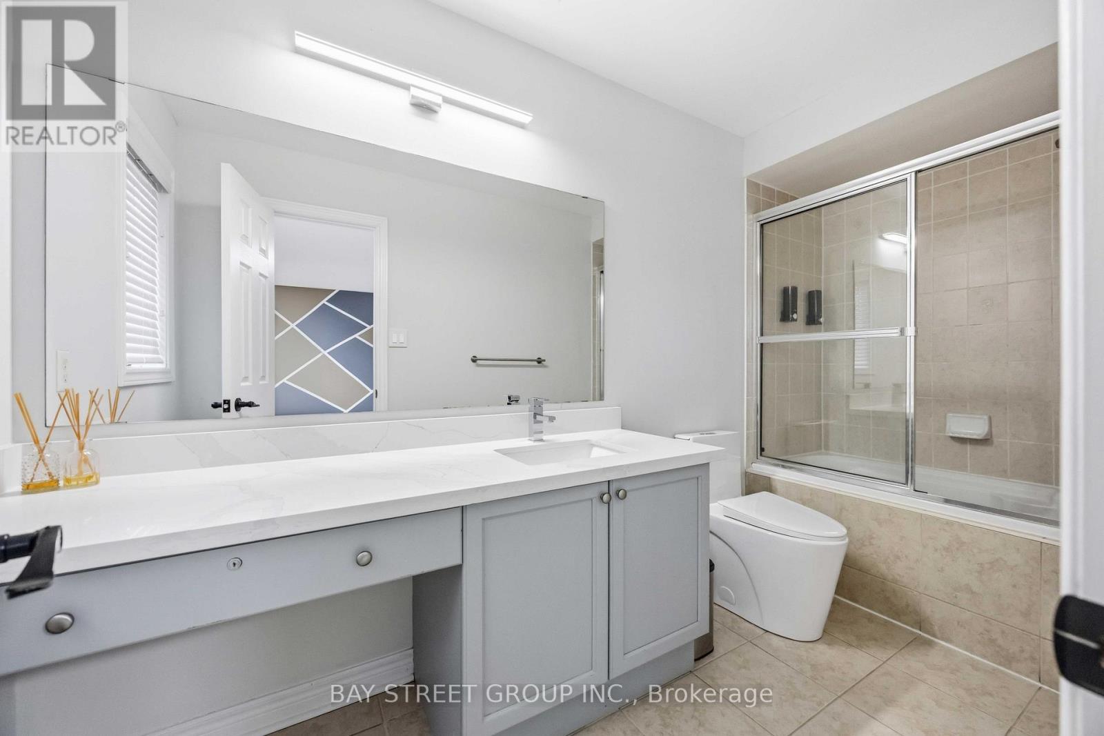 5 Tottenham Court, Markham, ON - Indoor Photo Showing Bathroom