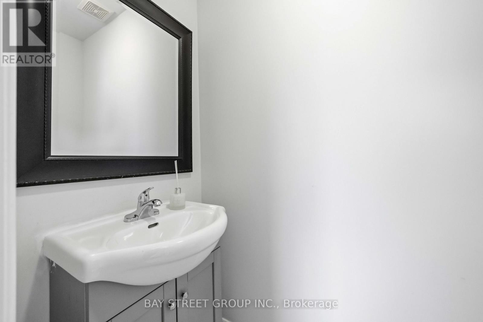 5 Tottenham Court, Markham, ON - Indoor Photo Showing Bathroom