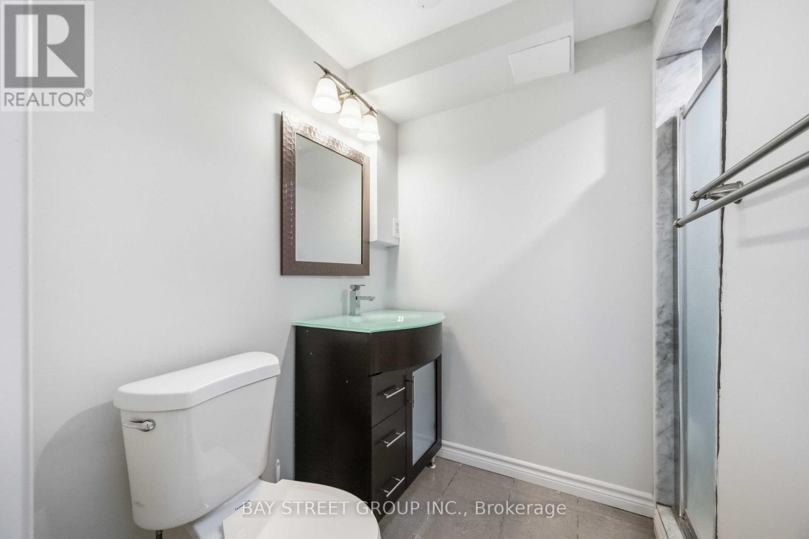 5 Tottenham Court, Markham, ON - Indoor Photo Showing Bathroom