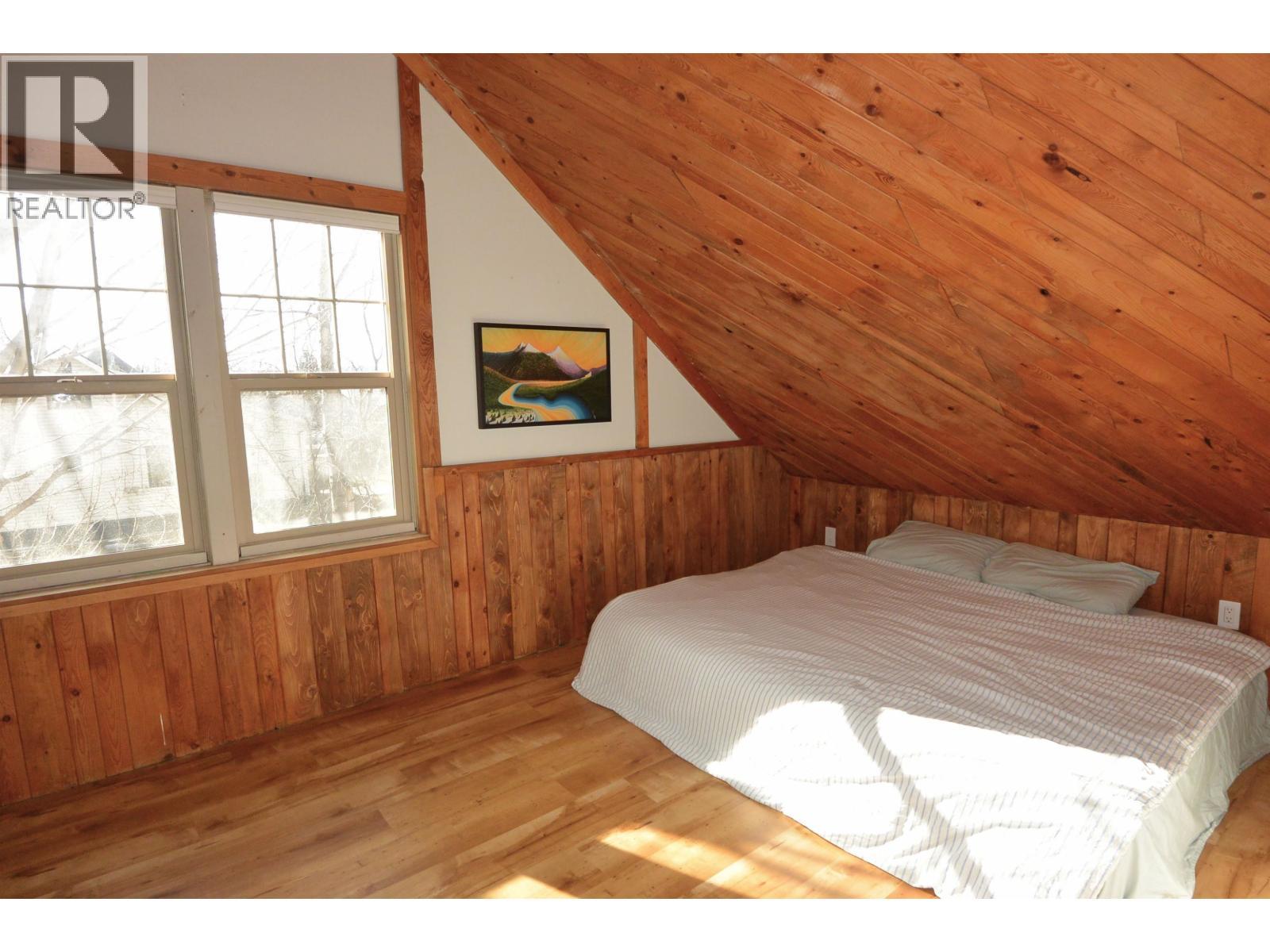 3875 Second Avenue, Smithers, BC - Indoor Photo Showing Bedroom