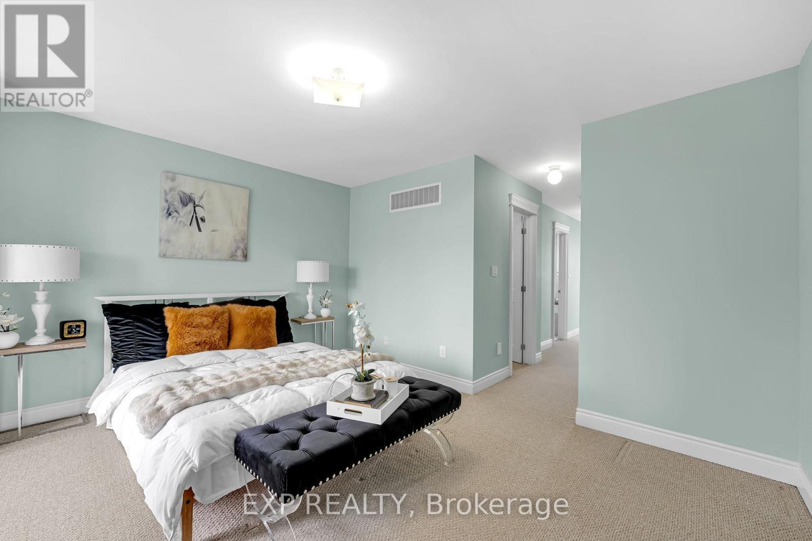142 Hall Street, Richmond Hill, ON - Indoor Photo Showing Bedroom