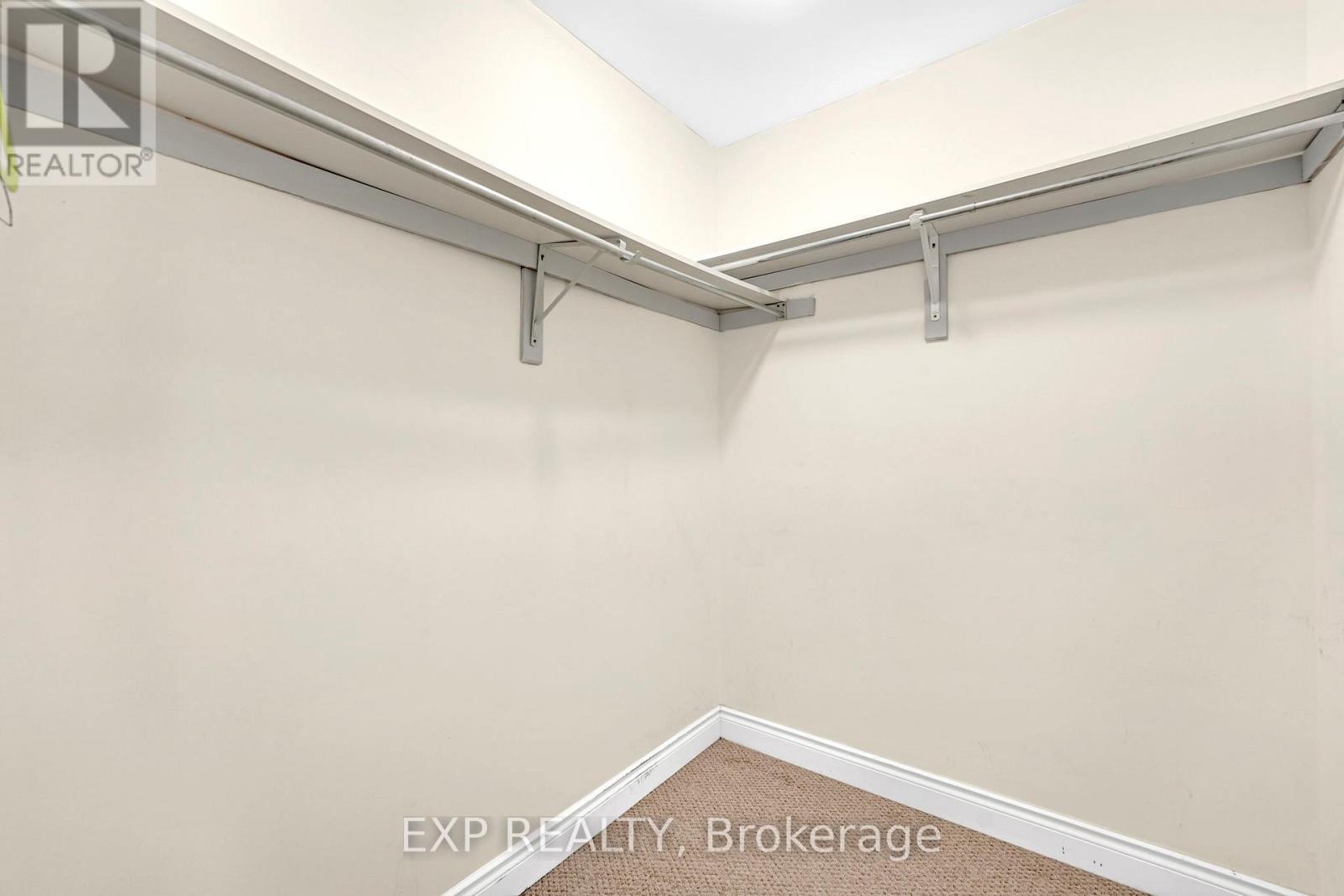142 Hall Street, Richmond Hill, ON - Indoor With Storage