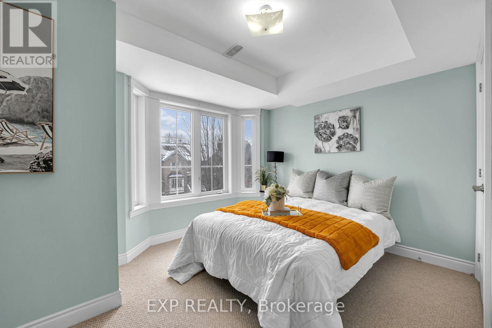 142 Hall Street, Richmond Hill, ON - Indoor Photo Showing Bedroom