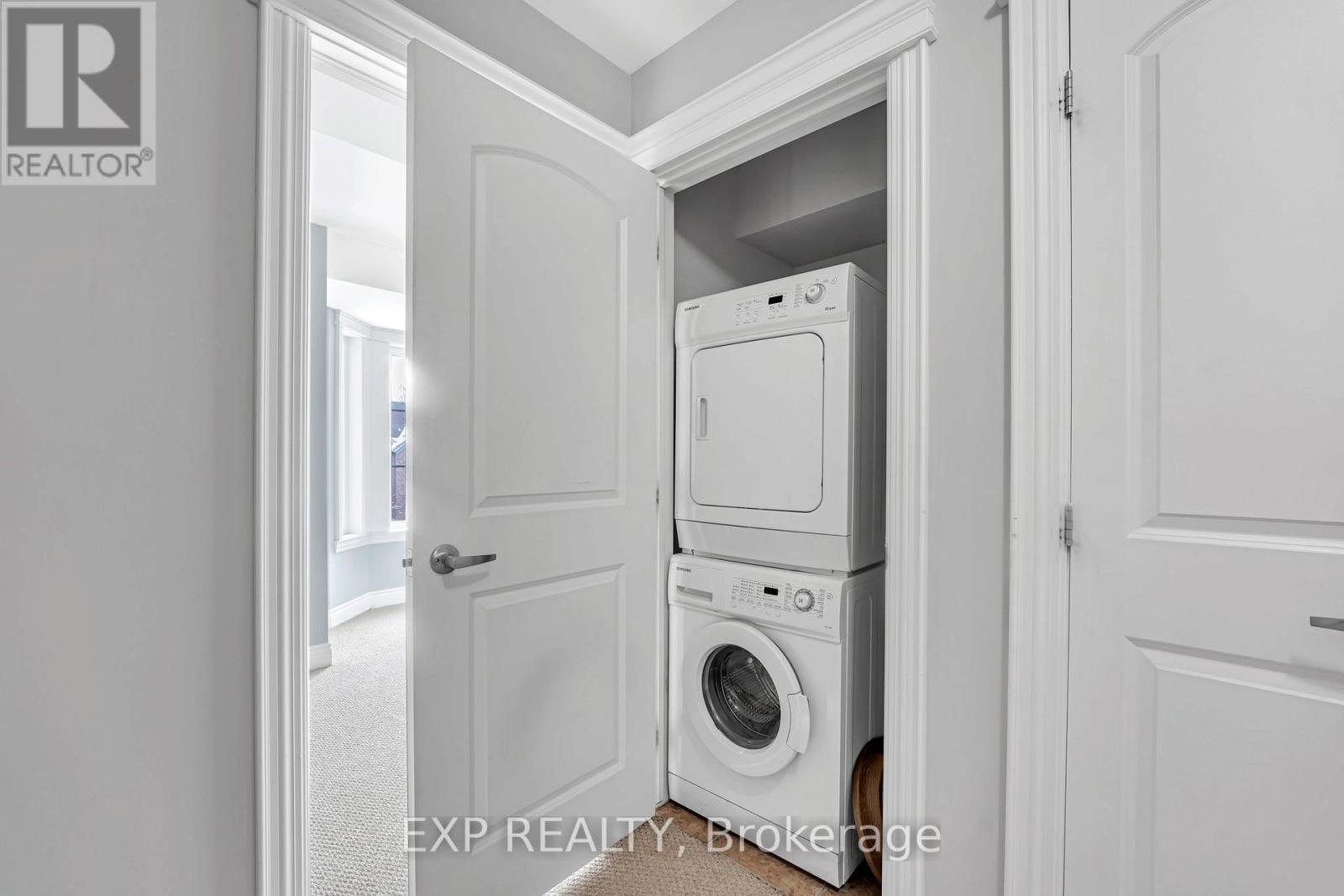 142 Hall Street, Richmond Hill, ON - Indoor Photo Showing Laundry Room