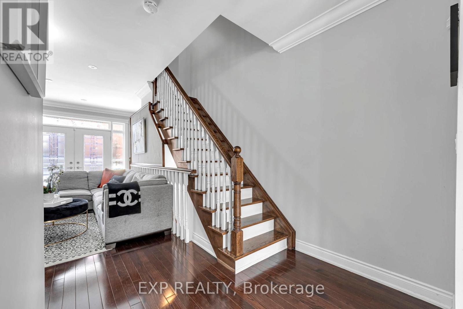 142 Hall Street, Richmond Hill, ON - Indoor Photo Showing Other Room
