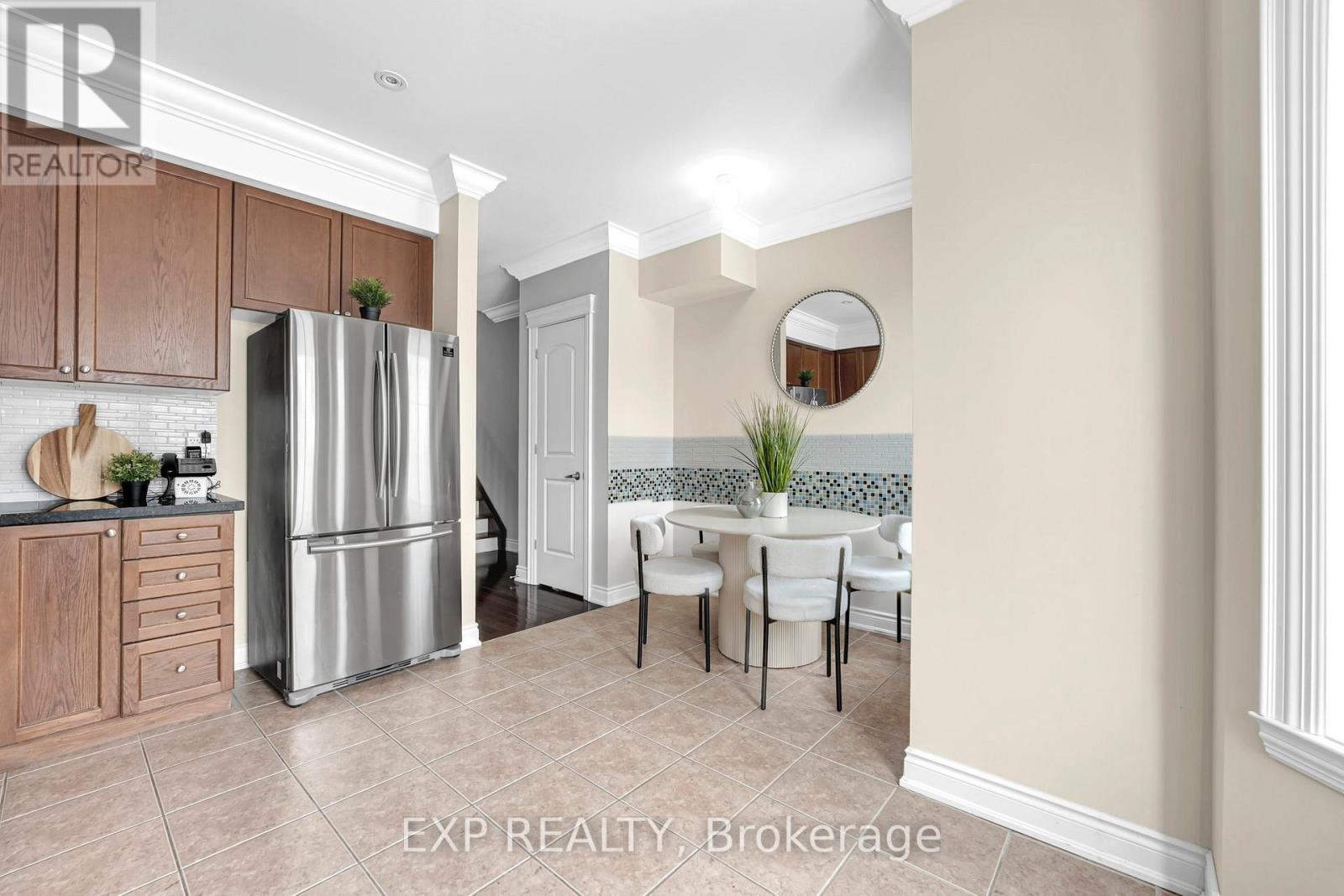 142 Hall Street, Richmond Hill, ON - Indoor Photo Showing Kitchen