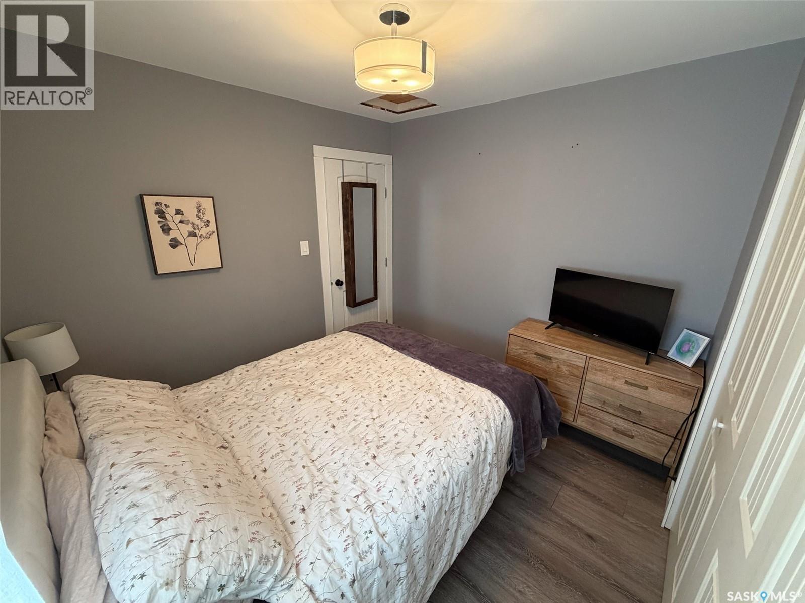 442 Front Street W, Eastend, SK - Indoor Photo Showing Bedroom